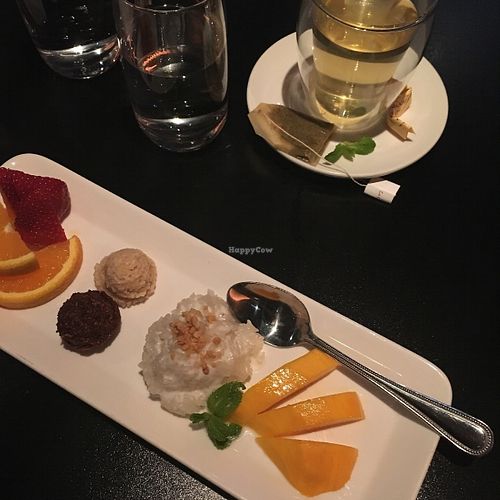 Trio de desserts du jour inclus dans la table d'hôte et tisane à la camomille at ChuChai in Montreal