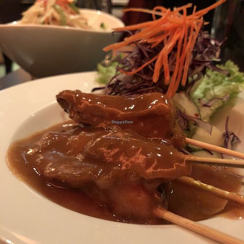 Brochettes de poulet sauce arachide at ChuChai in Montreal