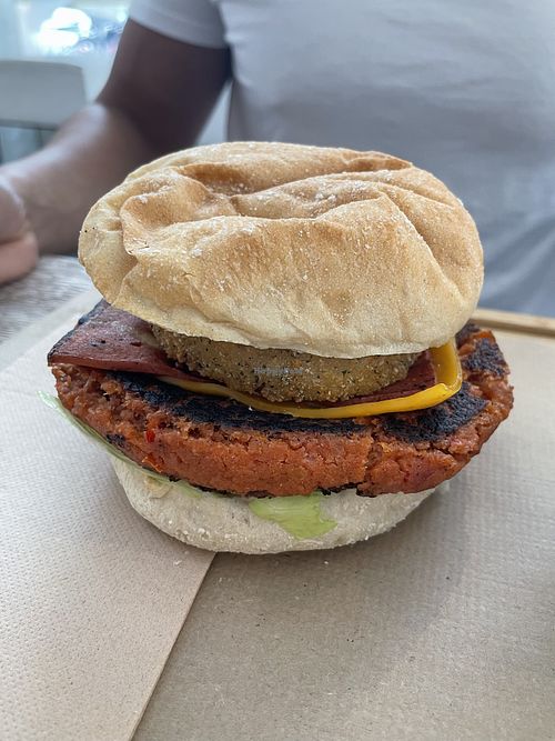 Hamburguesa Vegana de soya  at Quemedas in Oviedo