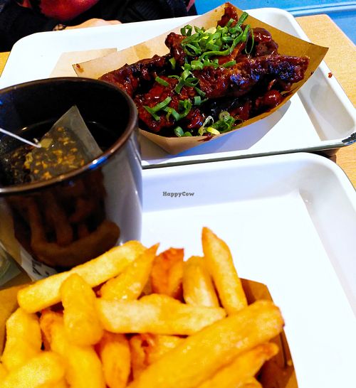 Buffalo wings + Fries + Tea at Theory (ex-BurgerTheory) in Paris