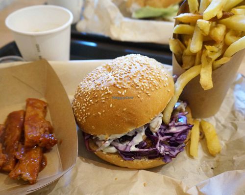 Christmas Rudolph + Buffalos de Ginger + Fries at Theory (ex-BurgerTheory) in Paris