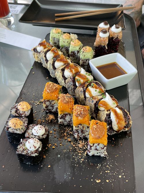 Sushi variado at Roots & Rolls in Barcelona