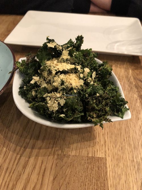 Crispy kale From the tasting menu ⭐️⭐️⭐️⭐️⭐️  at Roots & Rolls in Barcelona