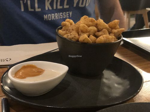 Cauliflower popcorn at Roots & Rolls in Barcelona