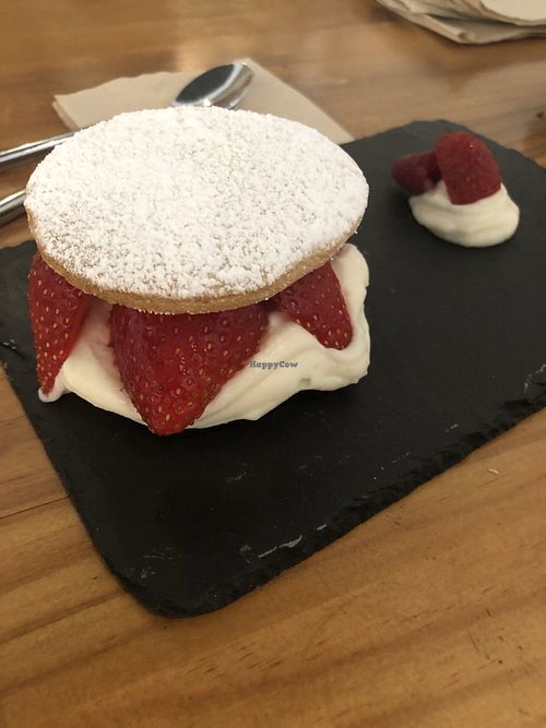 English cake with strawberries  at Roots & Rolls in Barcelona