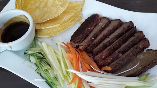 pekin duck (vegan) with vegetables, pancakes and hoisin sauce at Restaurante Vegano Tierra Madre in Valencia