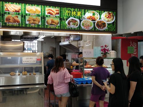 Queue in front of stall at Zhu Lin Vegetarian 竹林素食 in West Singapore