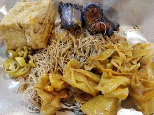 Economic bee hoon with curry vegetables and brinjal  at Zhu Lin Vegetarian 竹林素食 in West Singapore