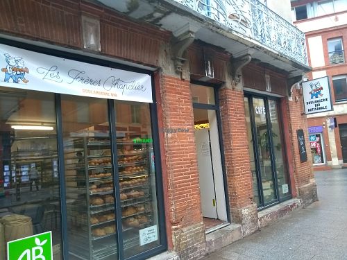 The outside at Les Frères Chapelier - Boulangerie Artisanale Bio in Toulouse