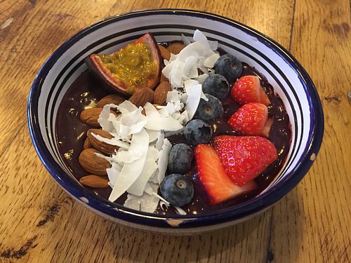 Acai bowl at Loua Juicebar in Utrecht