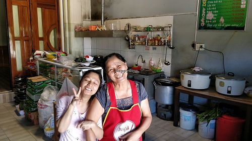 lovely mother and daughter who run this delightful restaurant at Dieu Huong in A Luoi
