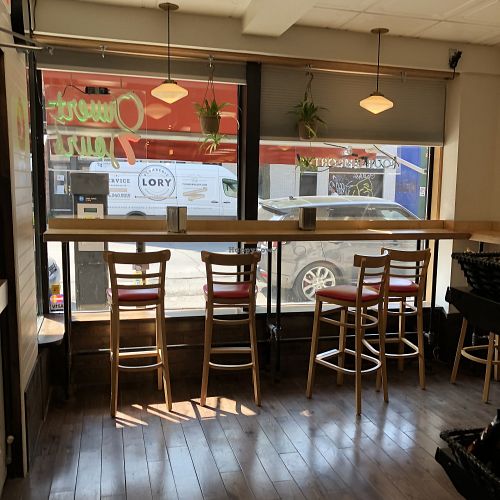 Comptoir à emporter et épicerie at Aux Vivres - St Laurent in Montreal