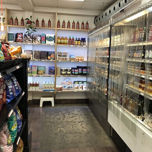 Comptoir à emporter et épicerie at Aux Vivres - St Laurent in Montreal