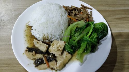Bao yu ping gu fan mushroom rice with mock meat at Sù Yuán Jiā in Fuzhou