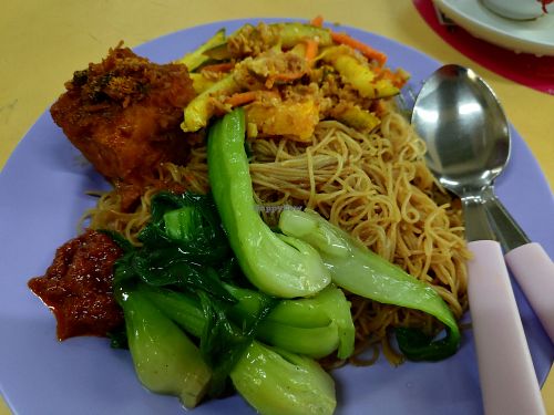 Fried beehoon with three dishes at Tong Xin Vegetarian Food in Central Singapore