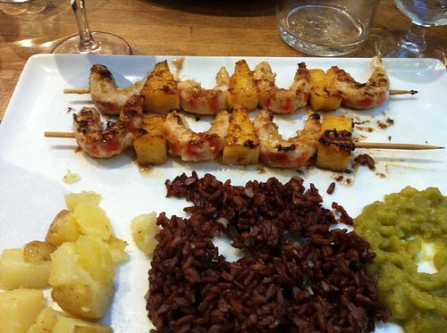 Brochette de crevettes véganes at Veget'Halles in Paris