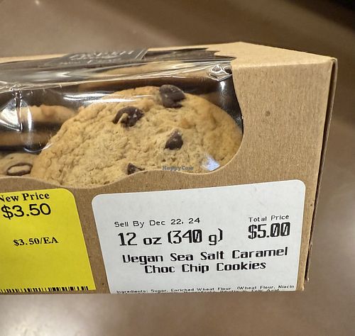 They have a fair amount of vegan cookies and muffins. Just gotta look for them😜  at Sprouts Farmers Market - Kenilworth Dr in Petaluma