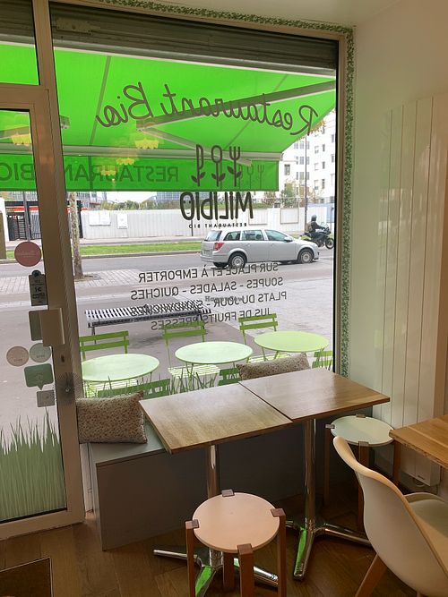 Indoor seating and outdoor terrasse... cosy place  at MILIBIO in Paris