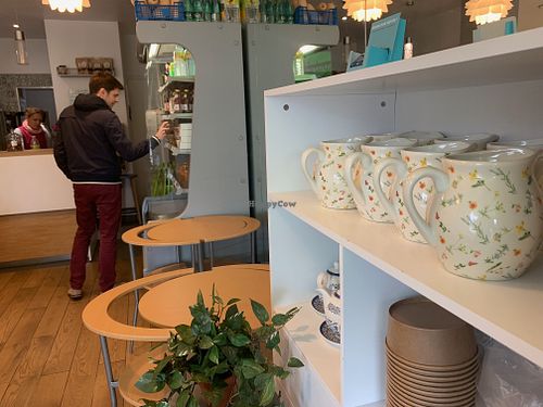 MILIBIO offers small tables in a cosy environment at MILIBIO in Paris