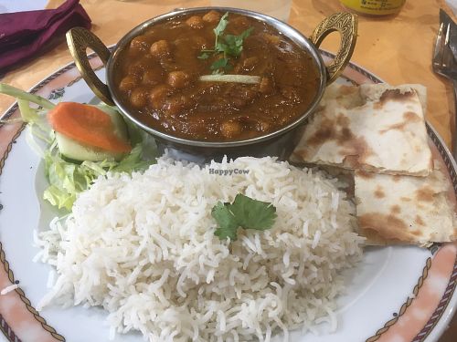Segundo = chana masala (garbanzos) + arroz + naan sin mantequilla at Delhi Darbar in Barcelona