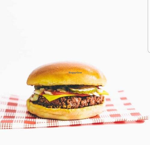 Cheeseburger. Using beyond meat at Pino's Diner @ The Family Hotel in Newcastle