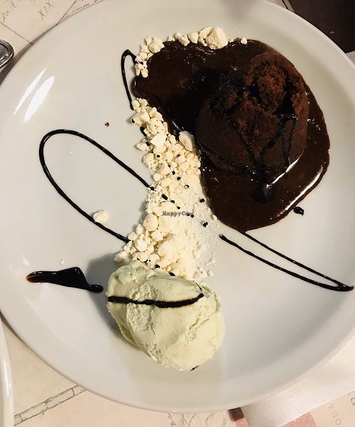 Volcano chocolate with ice cream and meringue 🤤 at Caléndula in Mendoza