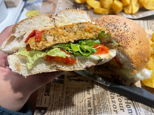 Hamburguesa “Fuera de control"  at La Estación de Loman in Ourense