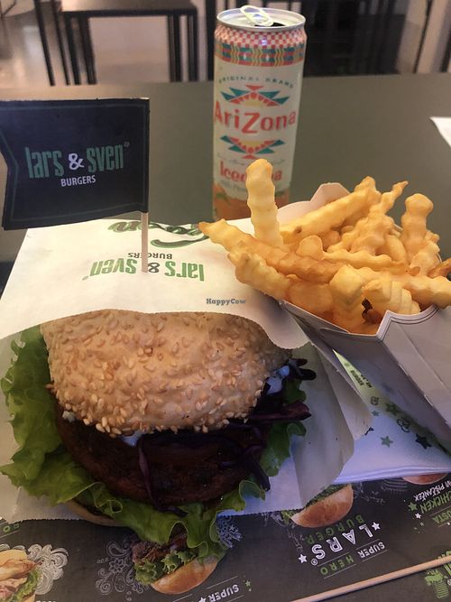 vegan burger with sun dried tomatoes and lentil patty at Lars & Sven Burgers - Lj-Center in Ljubljana