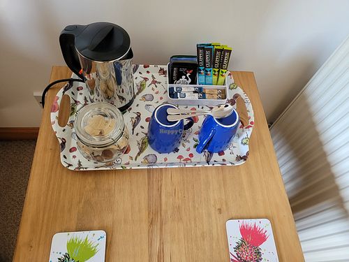 Tea and cookies in room 2 at Kings Reach Self Catering in Lochgilphead