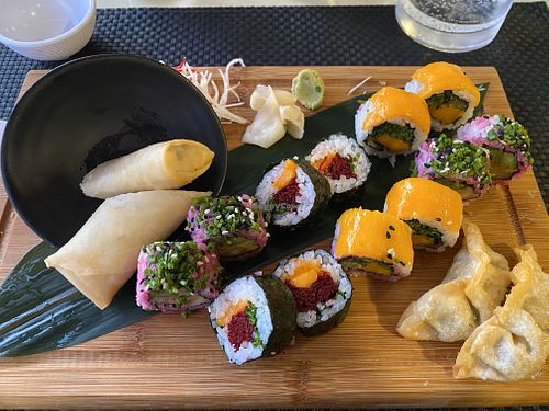 The vegetarian platter made vegan - soooooo tasty! Like a Caribbean/Japanese fusion ❤️ at Sushimari in Funchal