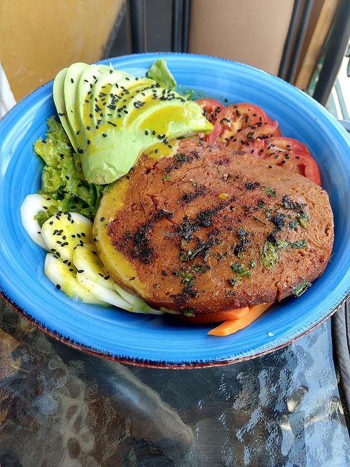 Poke Bowl with giant seitán patty on top at Prana Vegan in Arequipa