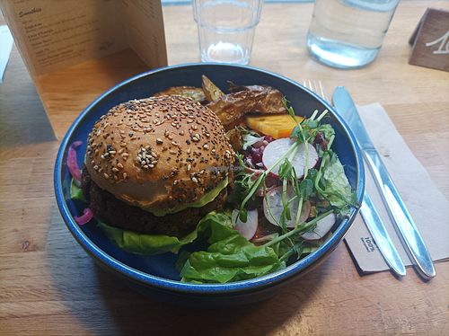 Burger at la petite graine in Limoges