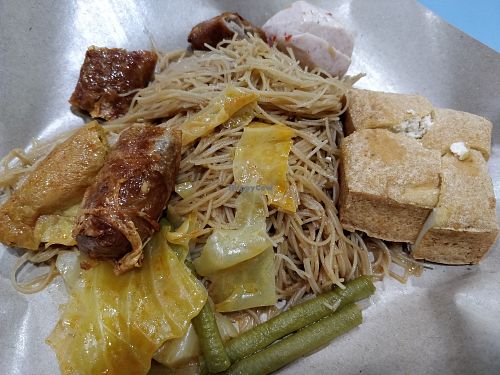 Bee hoon with curry vegetables, fried tofu, yam roll at Traditional Vegetarian Beehoon in Central Singapore