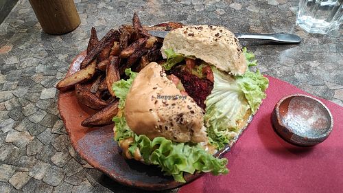 Green burger vegan avec sa galette et son faux-mage maison at Greenville Boutique in Limoges
