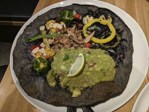 Charcoal base, 3 vegan toppings. 2k after tax at Cityshop Pizza in Tokyo