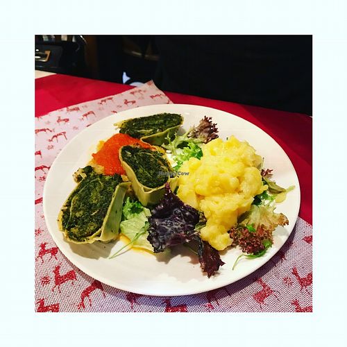Maultaschen mit Sauerkraut und Kartoffelsalat  at V-Bandits in Ludwigsburg