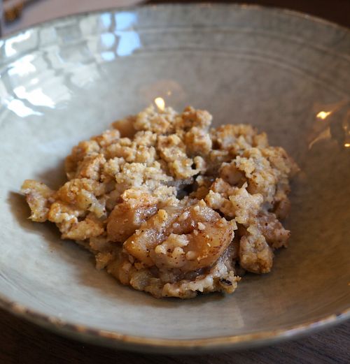 Apple crumble at Lotus & Cactus in Paris