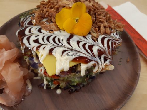 Vegan okoz with cheese, fried onions and ginger at Okoz in Antwerpen