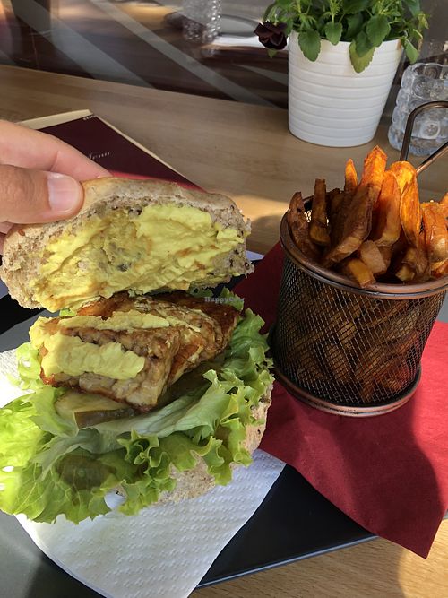 Tempeh burger  at Vegehop in Zagreb