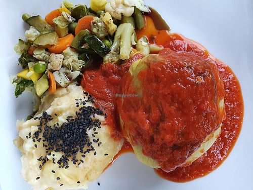 Daily menu with stuffed paprika, potato puree,  steamed vegetables... Wonderful at Vegehop in Zagreb