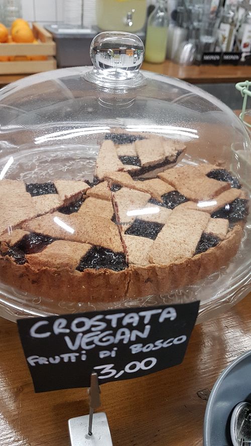 Vegan fruit tart at Filter in Pisa