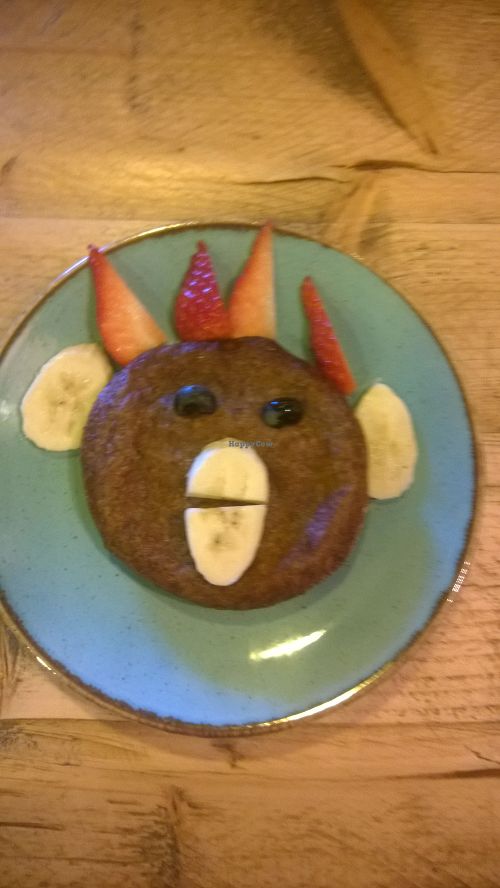 Kids meal banana pancakes with fruit at Clean Bean in Durham