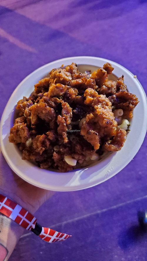 Mac n cheese with omni pork 🤌 at Mac n' Cheese Rebel in Los Angeles