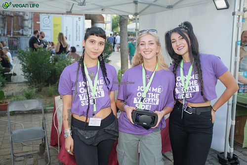 Volunteers holding vr glasses at Vegan Life NGO in Athens