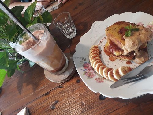 Peanut butter & jelly smoothie and peanut butter & jelly toast at Asa Vegan Kitchen and Studio in Chiang Mai
