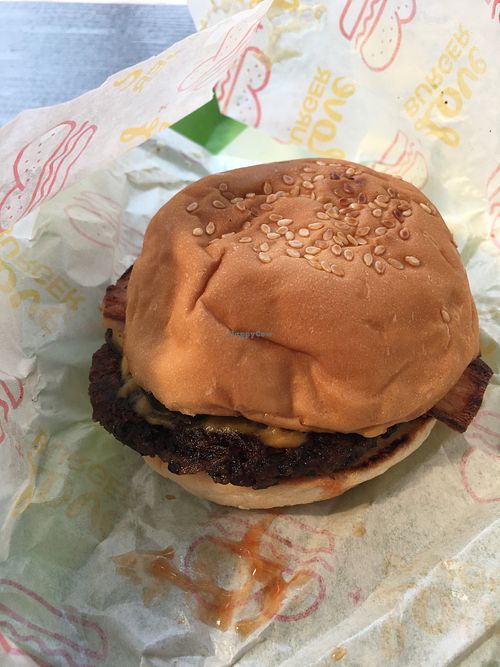 Cheeseburger  at Munchies Tha Phae Gate in Chiang Mai