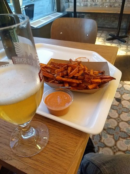 Sweet potato fries and beer at Patatak - Saint-Gilles in Brussels