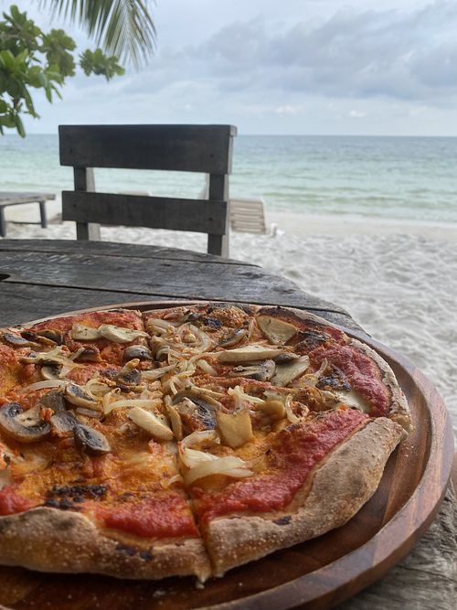 Vegan pizza with mushroom and onions  at Flow Beach Cafe. - Seaddict in Koh Samet