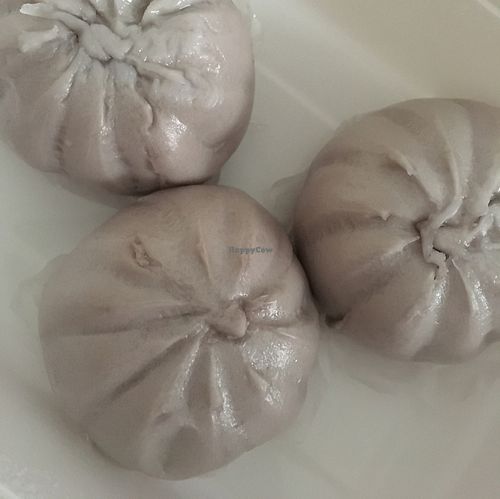 steamed dumplings filled with vegetables at Jade-Imbiss in Dusseldorf