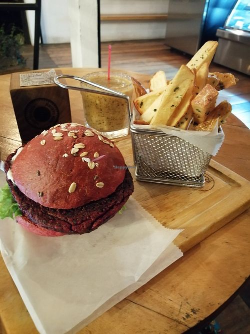 Veganer Burger at The Open Kitchen in Monteverde